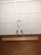 Wieszak drewniany na spodnie spodnice