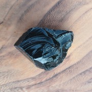 Obsydian czarny mała surowa bryłka Meksyk waga 18,7 g