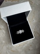 Pierścionek 3 serca pandora 