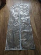 Pokrowiec na ubrania do powieszenia w szafie