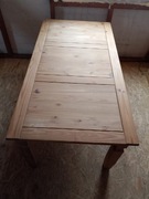 Stół drewniany z krzesłami 