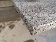 parapety kamien strzegomski