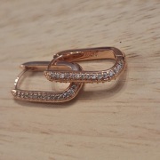 Cudowne kolczyki elipsy w kolorze różowego złota z cyrkoniami S925