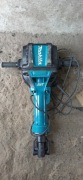 Młot wyburzeniowy Makita model HM1812  72,8J 2000W