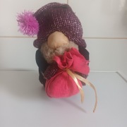 Skrzat stojący z workiem 