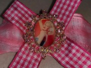 Broszka różowa z Marylin Monroe Nowa