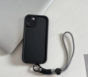 Etui silikonowe iPhone 13 z paskiem