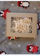 Nowe pudełko z okienkiem i rafią 