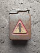 Stary metalowy kanister z lejkiem 10l Fiat 126p 125p syrena żuk PRL 