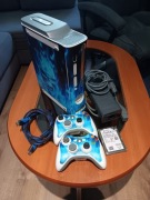 Xbox 360 Konsola Bad Avatar MoD, 2 pady, 104 gry!