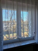 Krótka firanka po bokach  dłuższa  170x 285 cm y