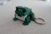 Brelok Żabka 3D – styl voxel / klockowy / piksel-art – 60 mm