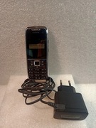 Nokia E51 telefon z ładowarką.