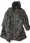 Futro z karakułów z kołnierzem z lisa i czapką