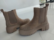 Botki bezowe wkładane wsuwane z cyrkoaniami 36