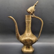 Mosiężny dzbanek orientalny z klapką, grawer, dekoracja, vintage