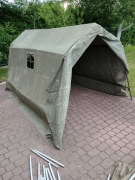 Namiot na stelażu z plandeka