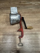 Młynek tarka do mielenia orzechów