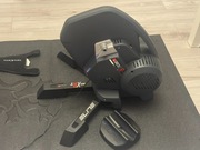 Trenażer Elite Direto XR-T + mata Flanders + ochraniacz roweru Van Rysel