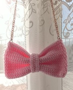 Różowa torebka na szydełku na ramię w stylu coquette 