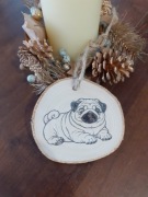 Mops. , zawieszka, dekoracja z drewna. 