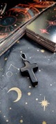 Krzyżyk z obsydianu + 2 kosmiczne zakładki gratis| amulet | wisiorek