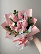 Bukiet różowych wiecznych tulipanów na prezent
