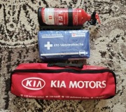 KIA  Torba OE Kamizelka Trójkąt Apteczka Gaśnica Siatka do bagażnika i Lina
