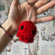 ośmiorniczka ośmiornica breloczek handmade na szydełku j.plushycrafts