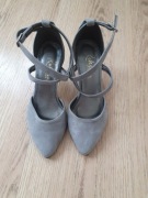 Pantofelki zamszowe r. 33