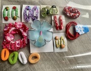 Sprzedam prezentowy box spinek i gumek do włosów