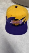 Lakers czapka z daszkiem Mitchell& ness modna prosty daszek