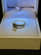 Nowy Złoty pierścionek z diamentami oraz certyfikatami