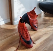 Buty piłkarskie korki Lanki ze skarpetą w super stanie r 42 czerwone