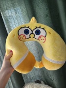 Żółta poduszka podróżna SpongeBob dla dzieci 