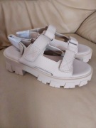 Nowe sandały w roz 38.