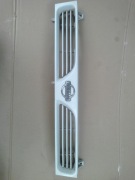 Nissan Sunny N14 atrapa chłodnicy znaczek 