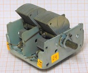 Kondensator powietrzny zmienny 550pF + 550pF [R2]L4