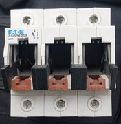 Trójbiegunowy rozłącznik bezpiecznikowy Eaton Z-SLS/NEOZ/3 D02