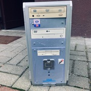 Komputer Intel/Pentium4 + monitor Fujitsu Siemens + klawiatura | retro