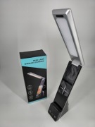 Lampka Biurkowa LED 4w1 – Ładowarka Indukcyjna 15W – Zegar – Budzik