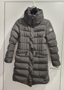 Puchowy płaszcz zimowy damski markowy