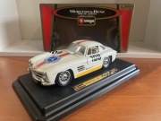 Burago 1:24 Mercedes 300SL z pudełkiem kolekconerski
