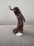 Wydra z rybą - figurka porcelanowa Łomonosowa