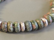 Bransoletka w kolorze różowego złota z unakitem