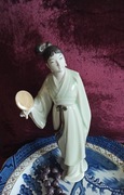 Figurka ceramiczna gejsza z wachlarzem Shiwan Chiny vintage