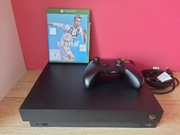 Konsola Xbox One X + Pad + Fifa 19 Stan B.Dobry