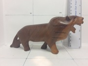 Drewniana figurka lwa