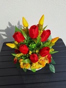 Wiosenna kompozycja z tulipanami, Stroik wiosenny