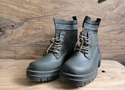 Zielone botki workery z elastyczną cholewką i grubą podeszwą